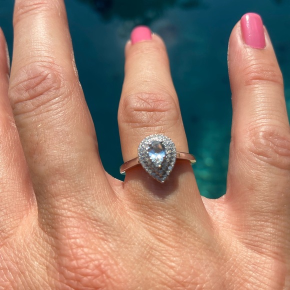 Stunning solid 10k white gold aquamarine and Diamond pear shape ring size 6.5 - Picture 4 of 7